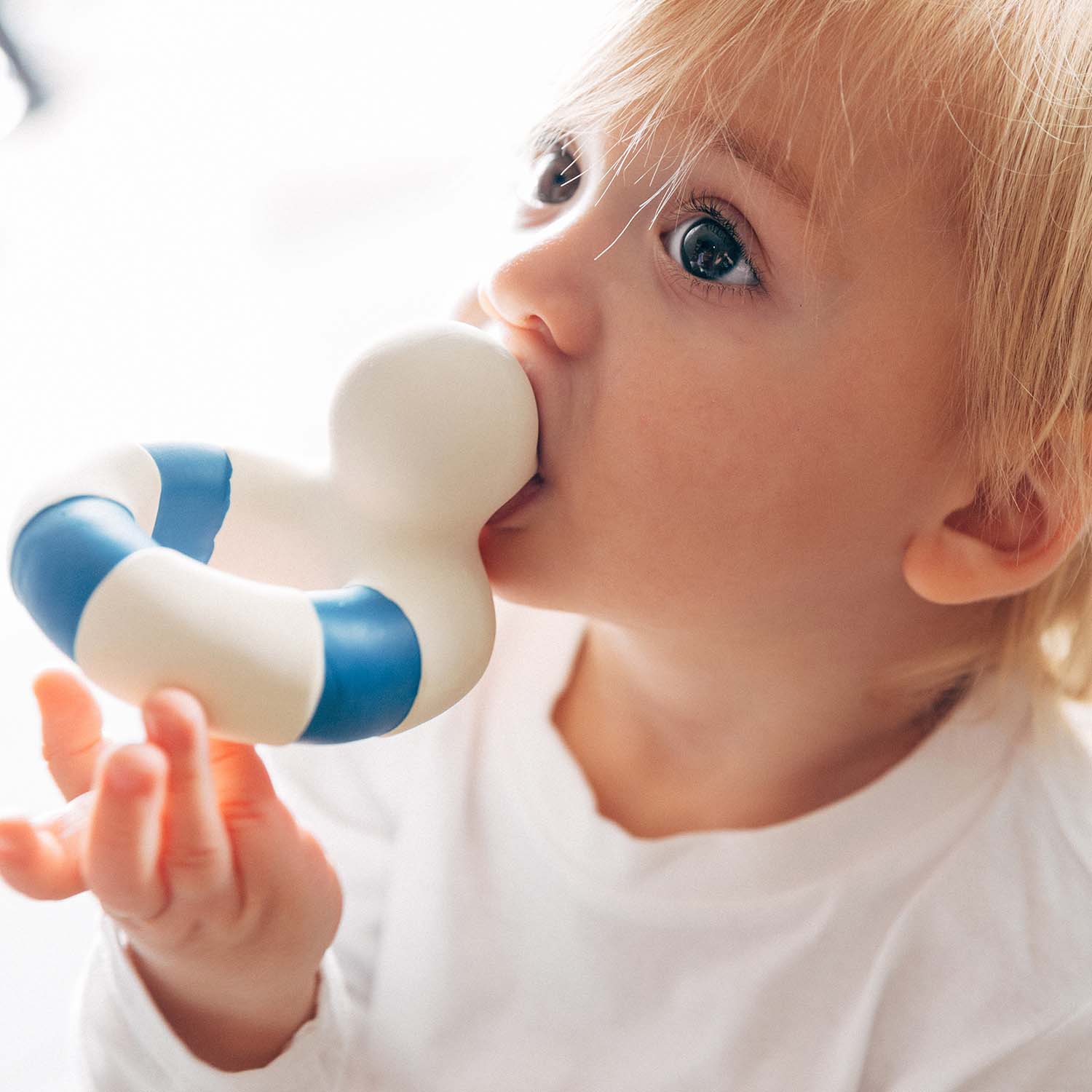 Flo the Floatie Navy Bath Toy - Oli&Carol