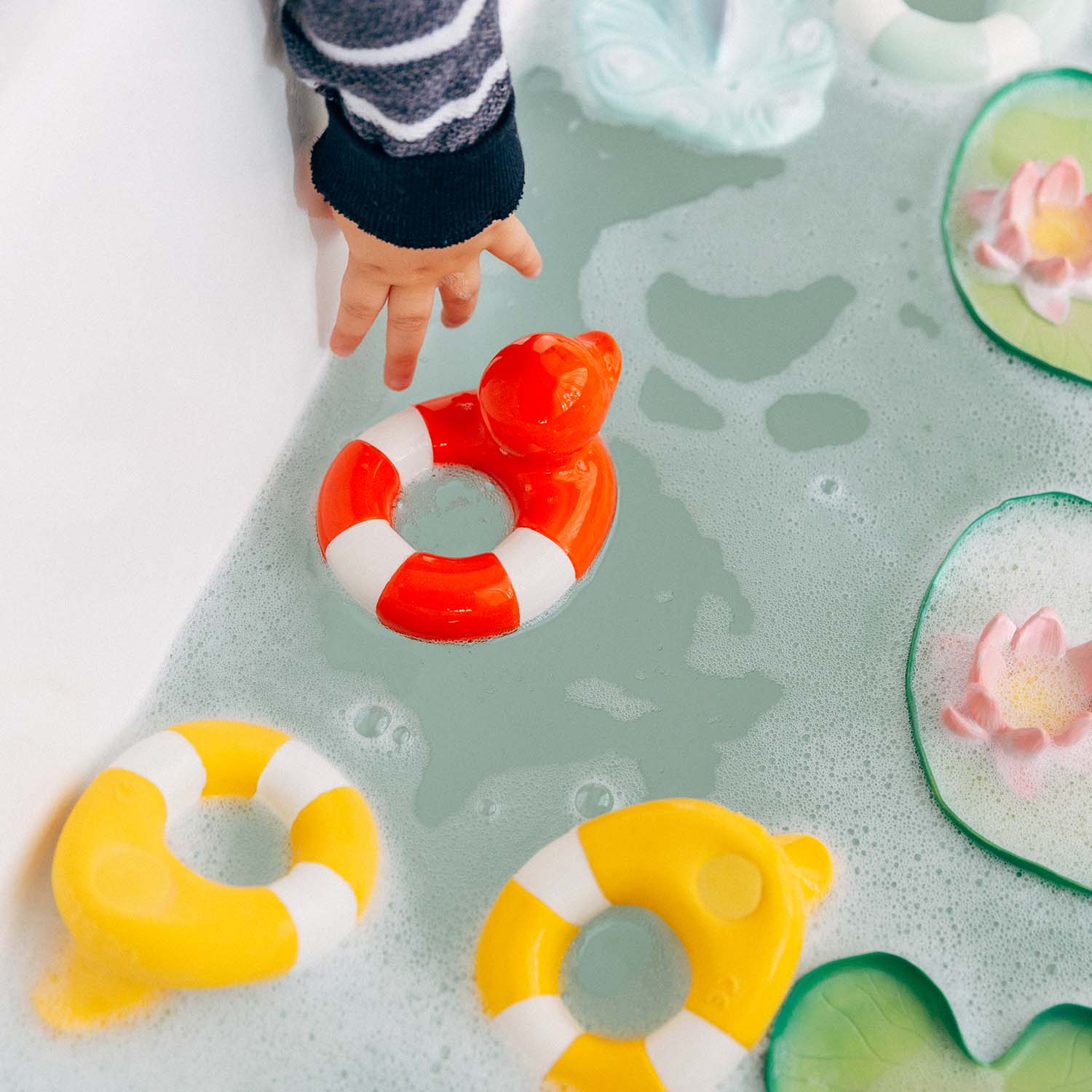 Flo the Floatie Red Bath Toy - Oli&Carol